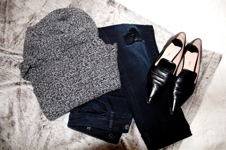  Knitted turtle-neck sweater - Target / Black flats - Miu Miu