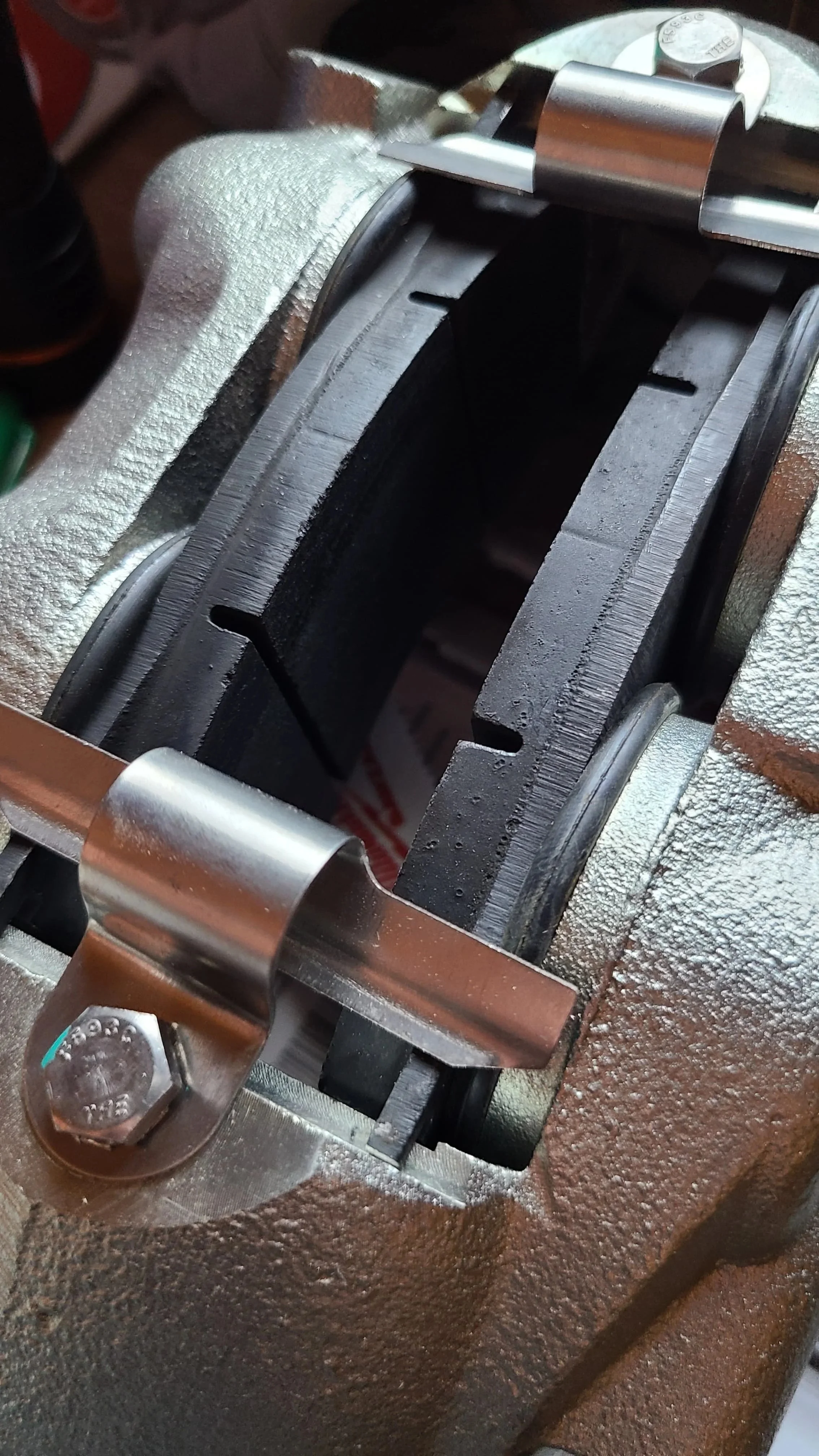 Best Brake Pads for a Classic Mustang: Street vs Track