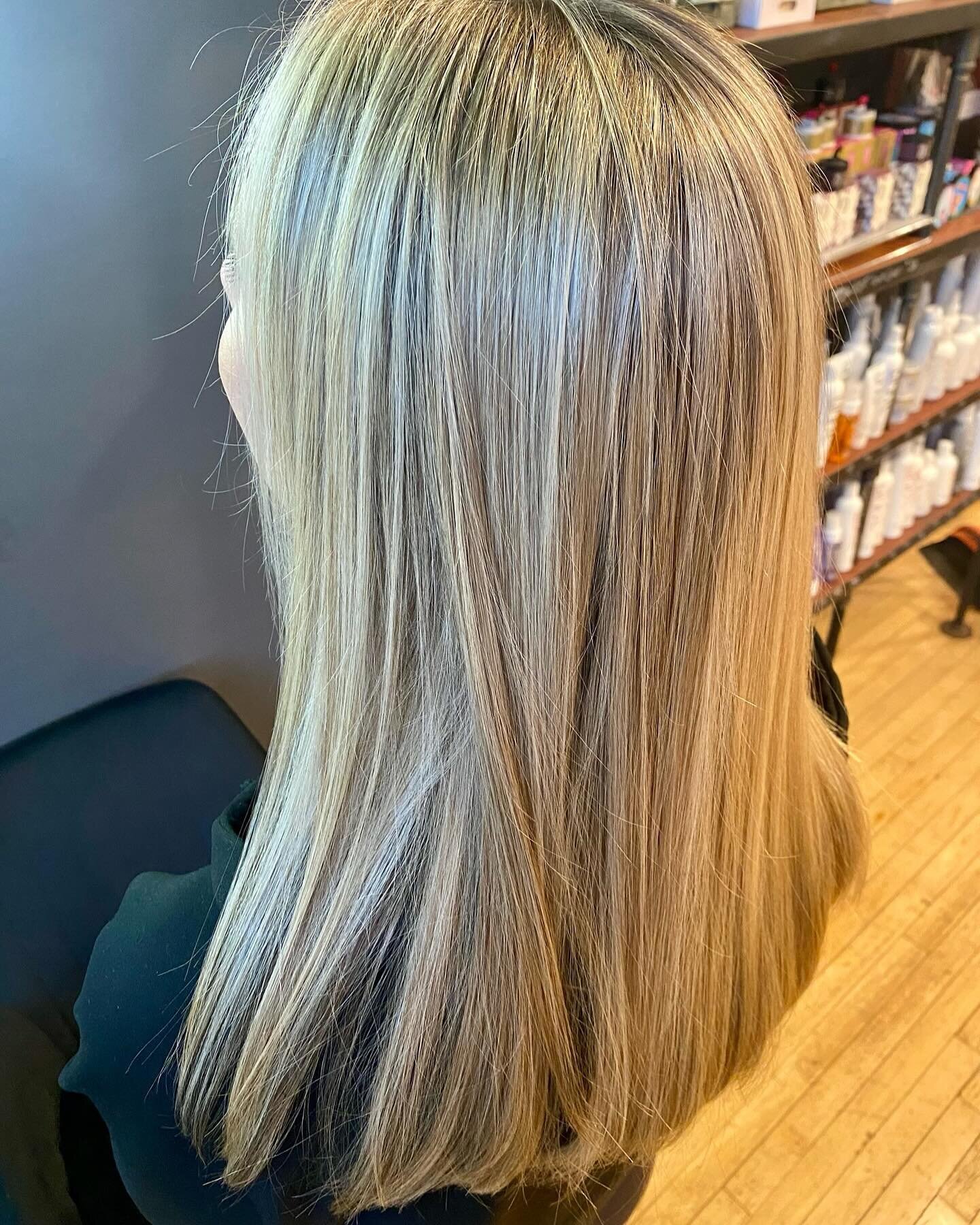 As blonde as humanly possible. 
.
.
.
#oakparkil #chicagohairstylist #blonde #riverforestil #keune