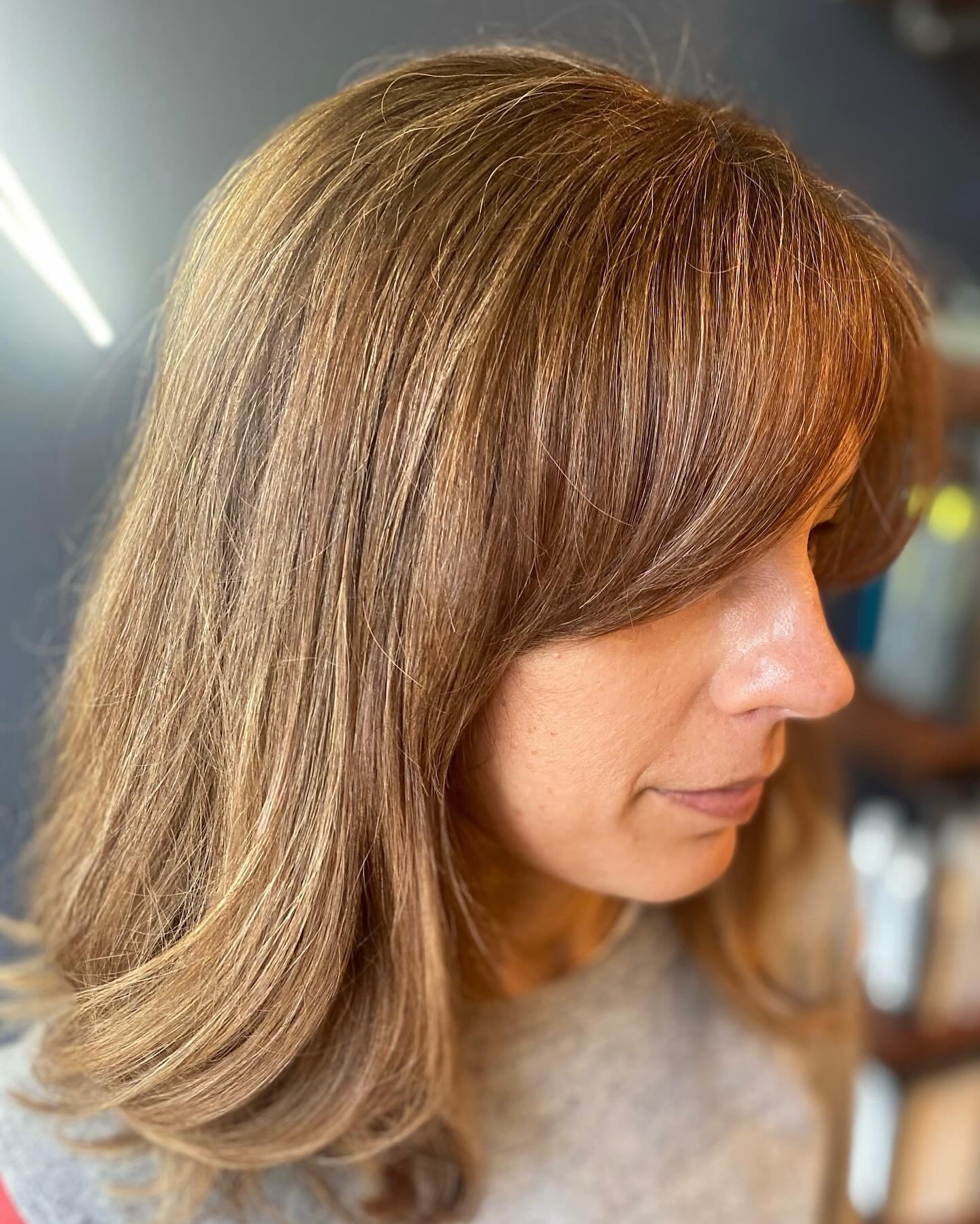 This or that?
A gorgeous multi-tonal caramel with a sexy bang, or a weird headless pic of my kitty Mac trying to escape? 
.
.
.
#oakparksalon #oakparkhairstylist #chicagohairstylist #curtainbangs #crazykitten