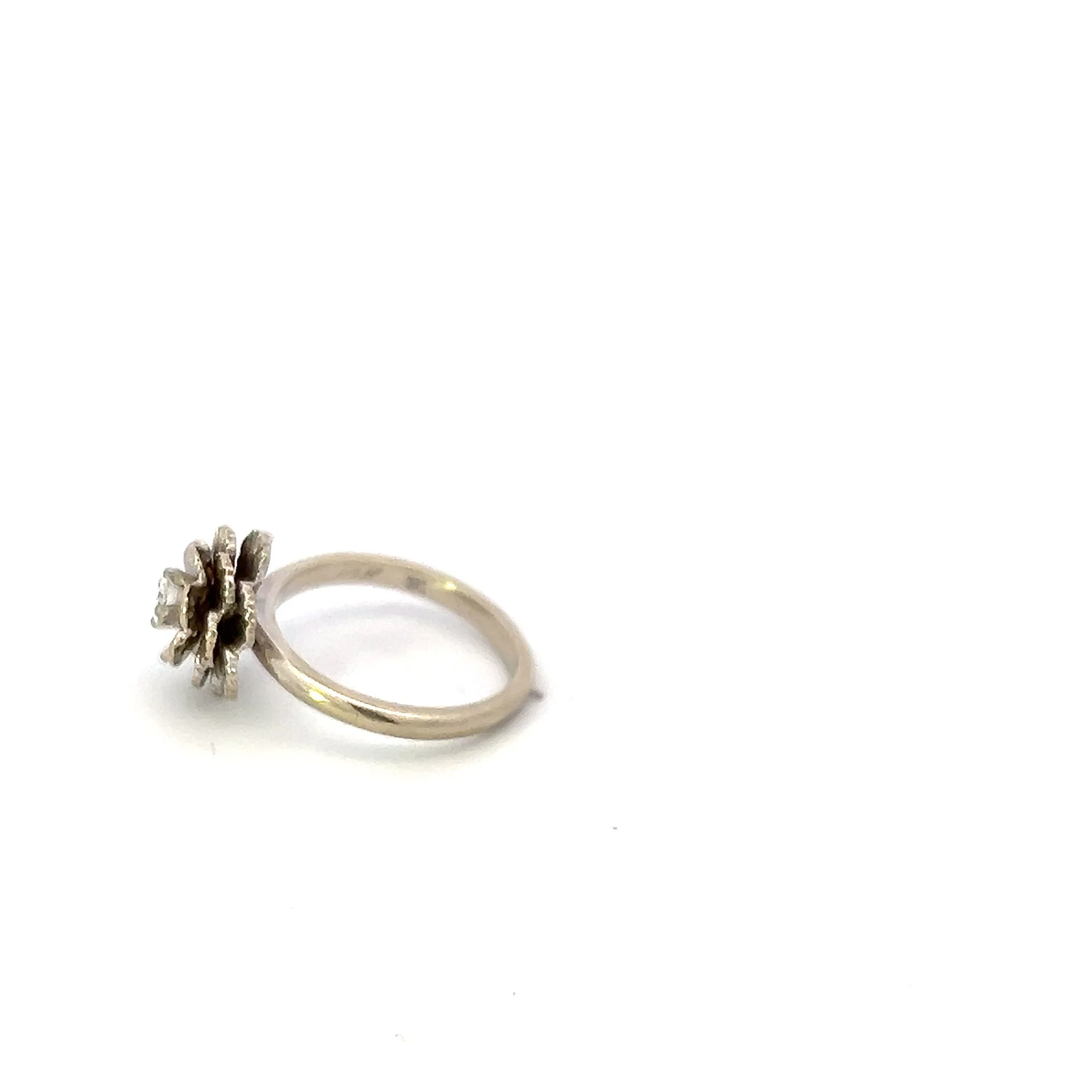 Flower ring_q7se1enc1kr_2025-07-03-14-04-39.jpg