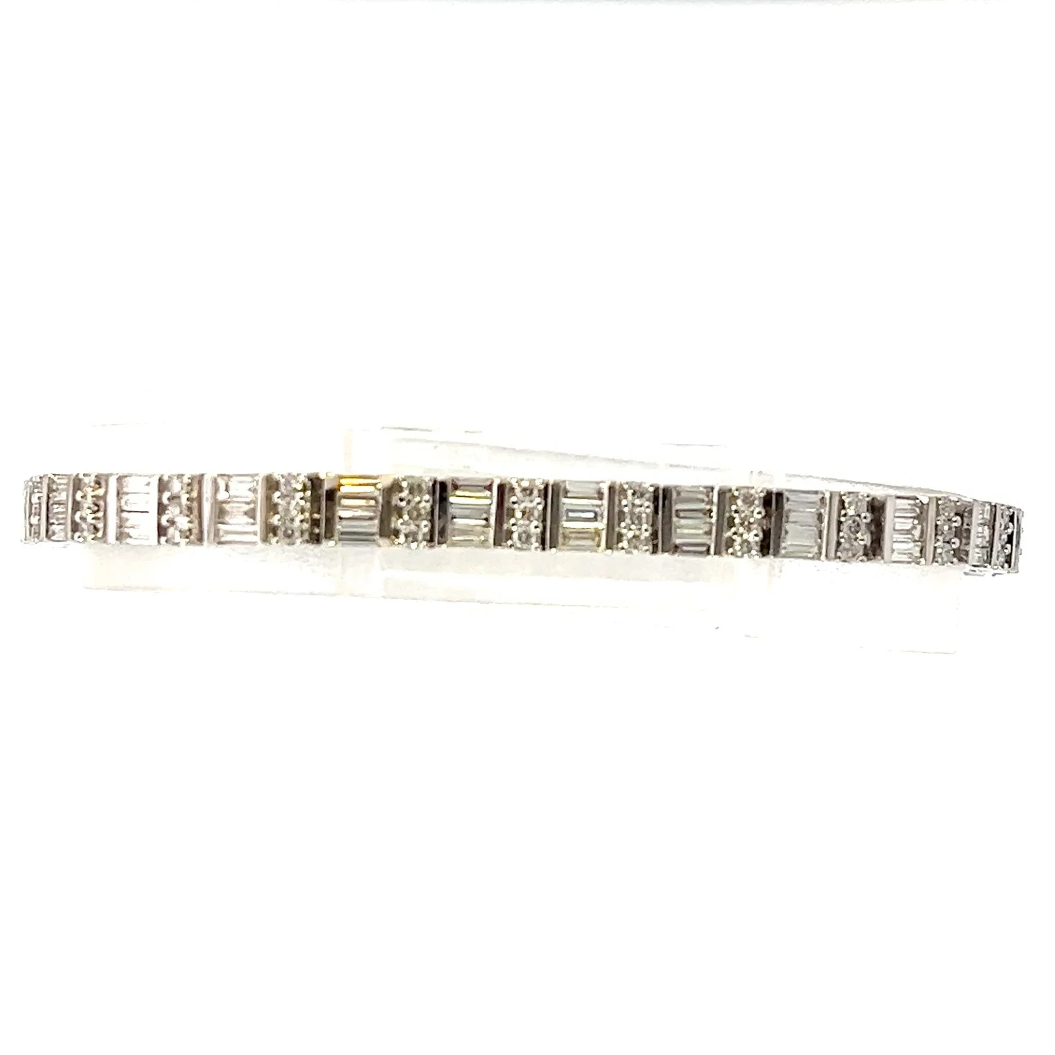 Baguette+and+diamond+bracelet_17ol2vlb3mn_2025-07-08-13-57-09.jpg