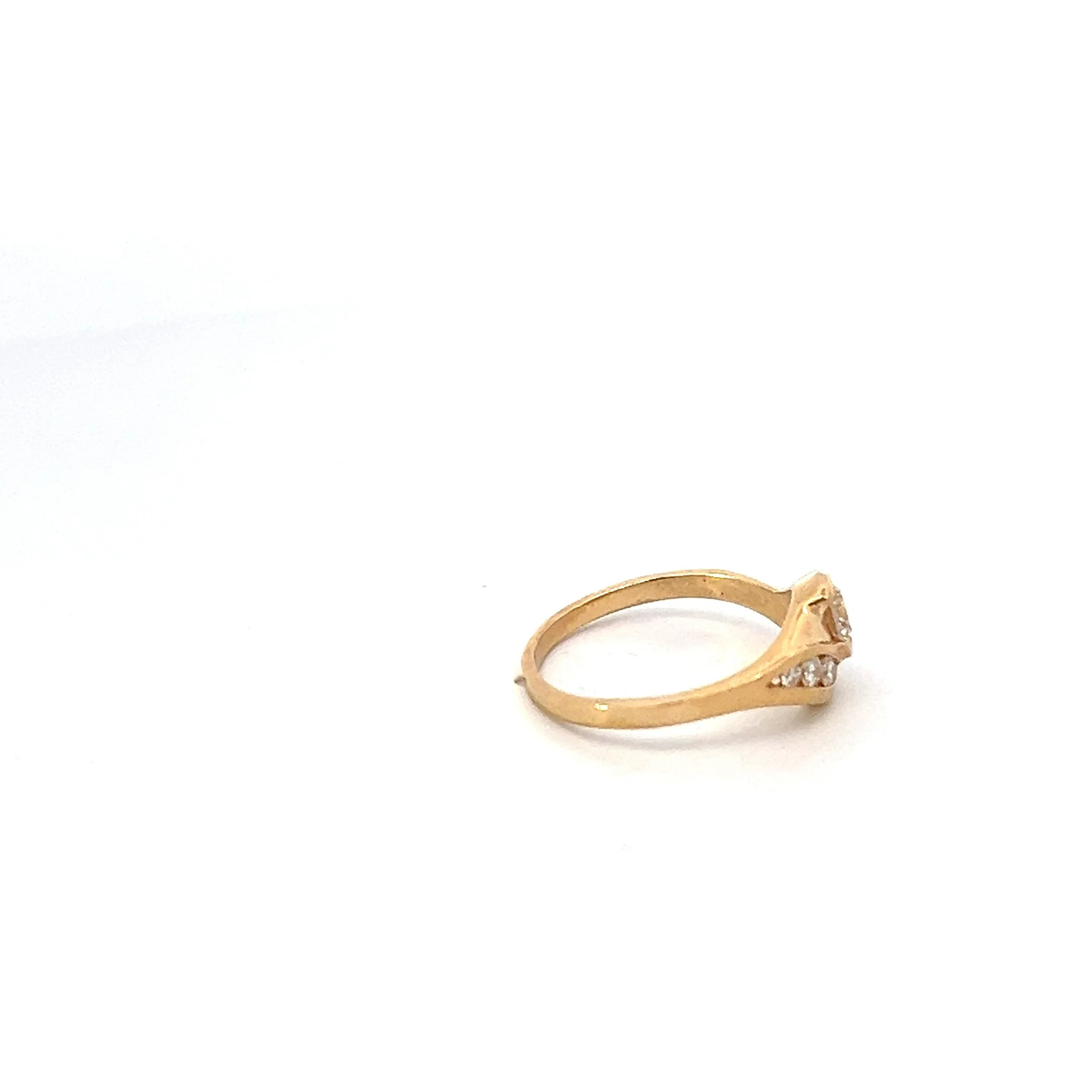 Modern bezel engagement ring_zbr11cig59c_2025-07-15-15-08-54.jpg