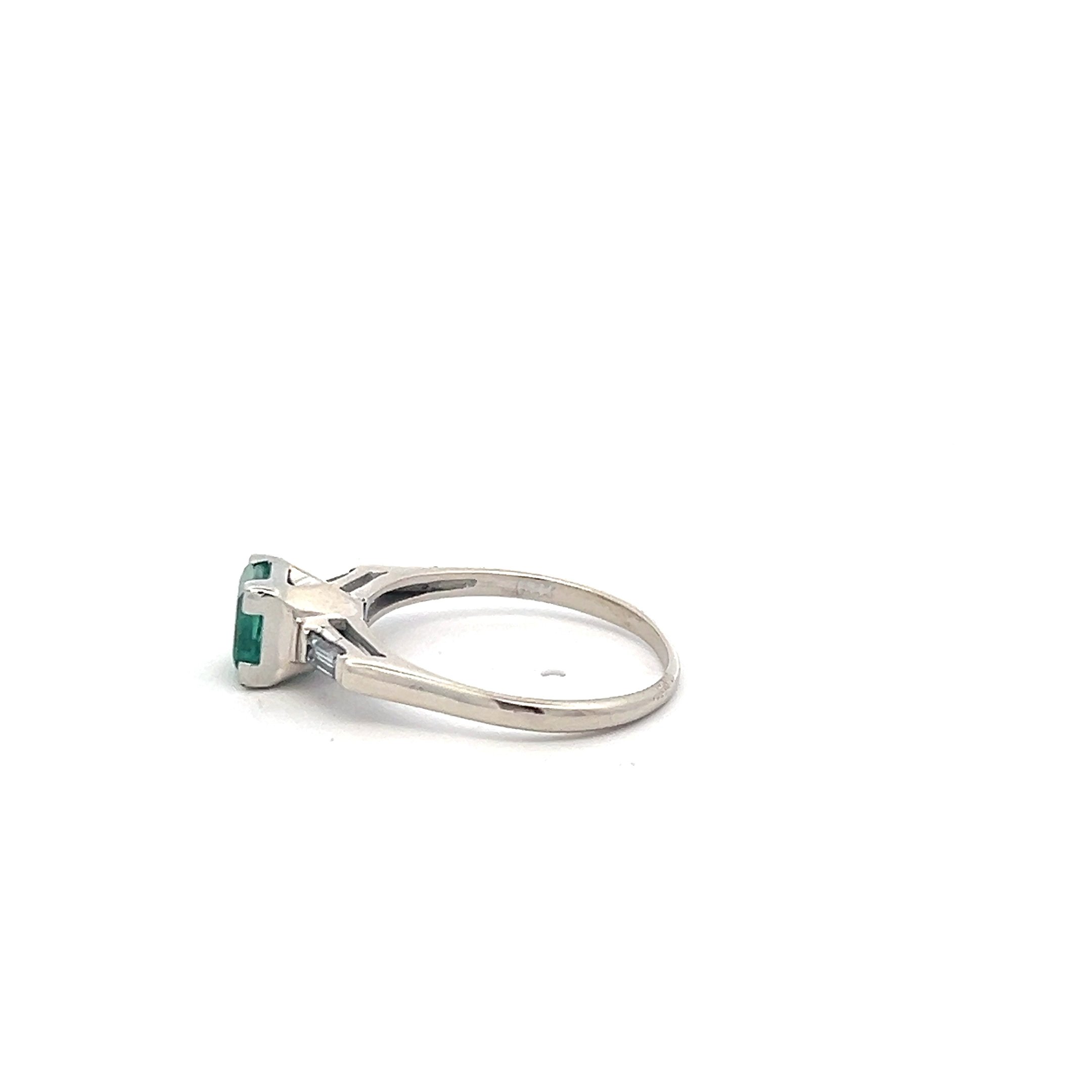 Emerald engagement ring_w4s15bqvg1_2025-07-16-16-12-16.jpg