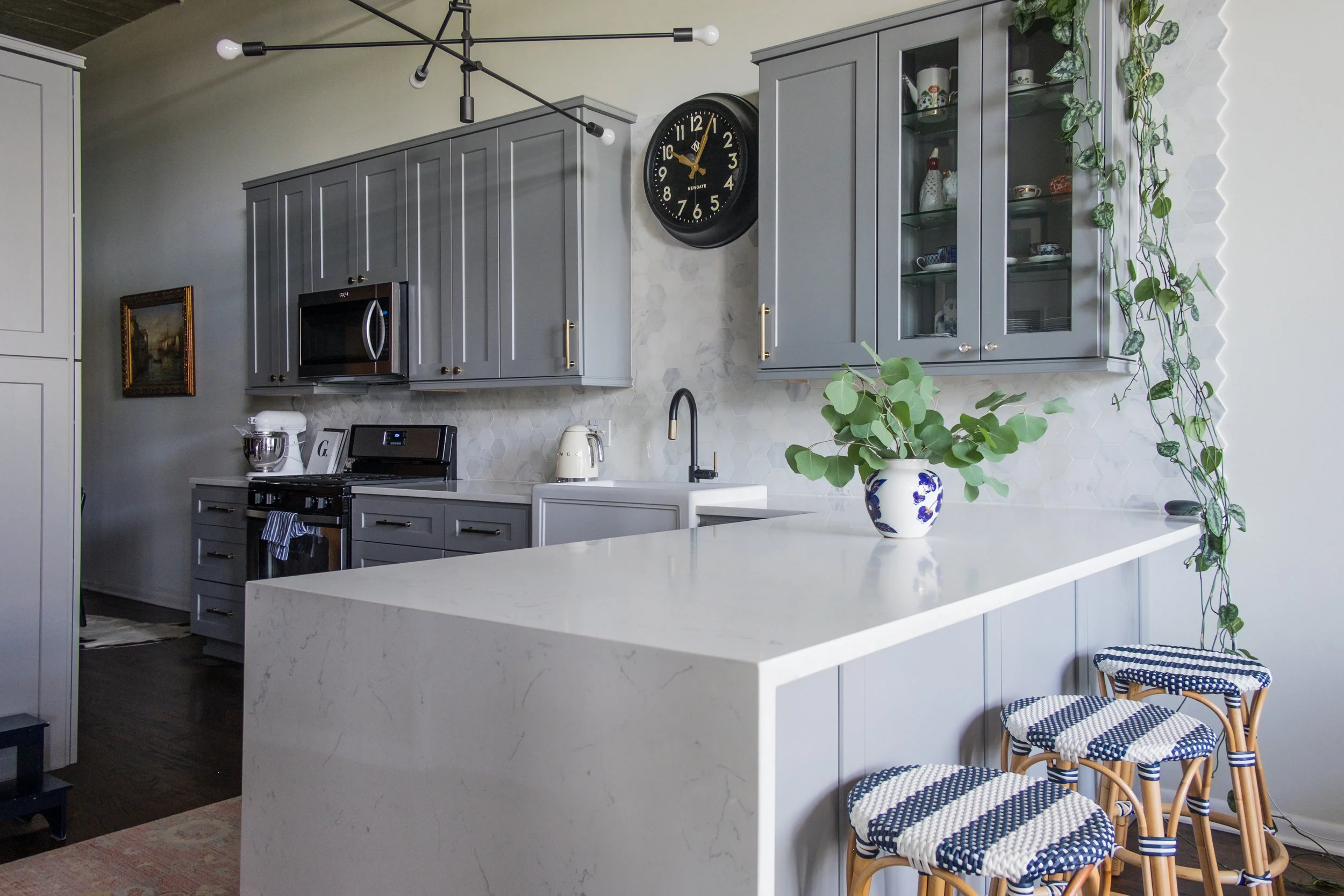 kitchen island.jpg