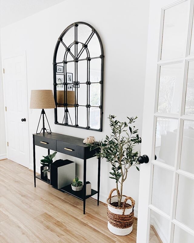 Gotta love a huge mirror that looks like a window, am I right? |
:
:
:
:
:
#makingmyhaven #mymidcenturymix #showmeyourstyled #homedecorating #home #shakeupyourstyle #homedesigner #housegoals #housestaging #stagedtosell #portlandhome #peepmypad #minim