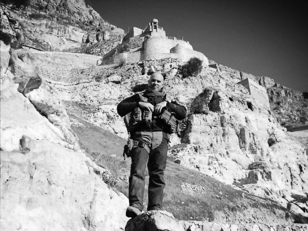 JONAH THOMPSON IS A MEDIC & INTERNATIONAL HEALTH PROFESSIONAL WHO SPECILIZES IN THE DELIVERY OF NON-TRADITIONA L CARE IN REMOTE ENVIRONMENTS LIKE, LET'S SAY... KURDISTAN.