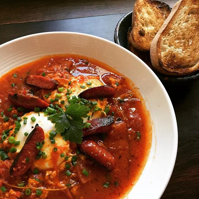 One of our most popular dishes on the menu! Spanish baked eggs with chorizo 😍

#mountstreetbreakfastbar #breakfastinperth #foodporn #pertheats #perthcafe #urbanfood #perthfoodie