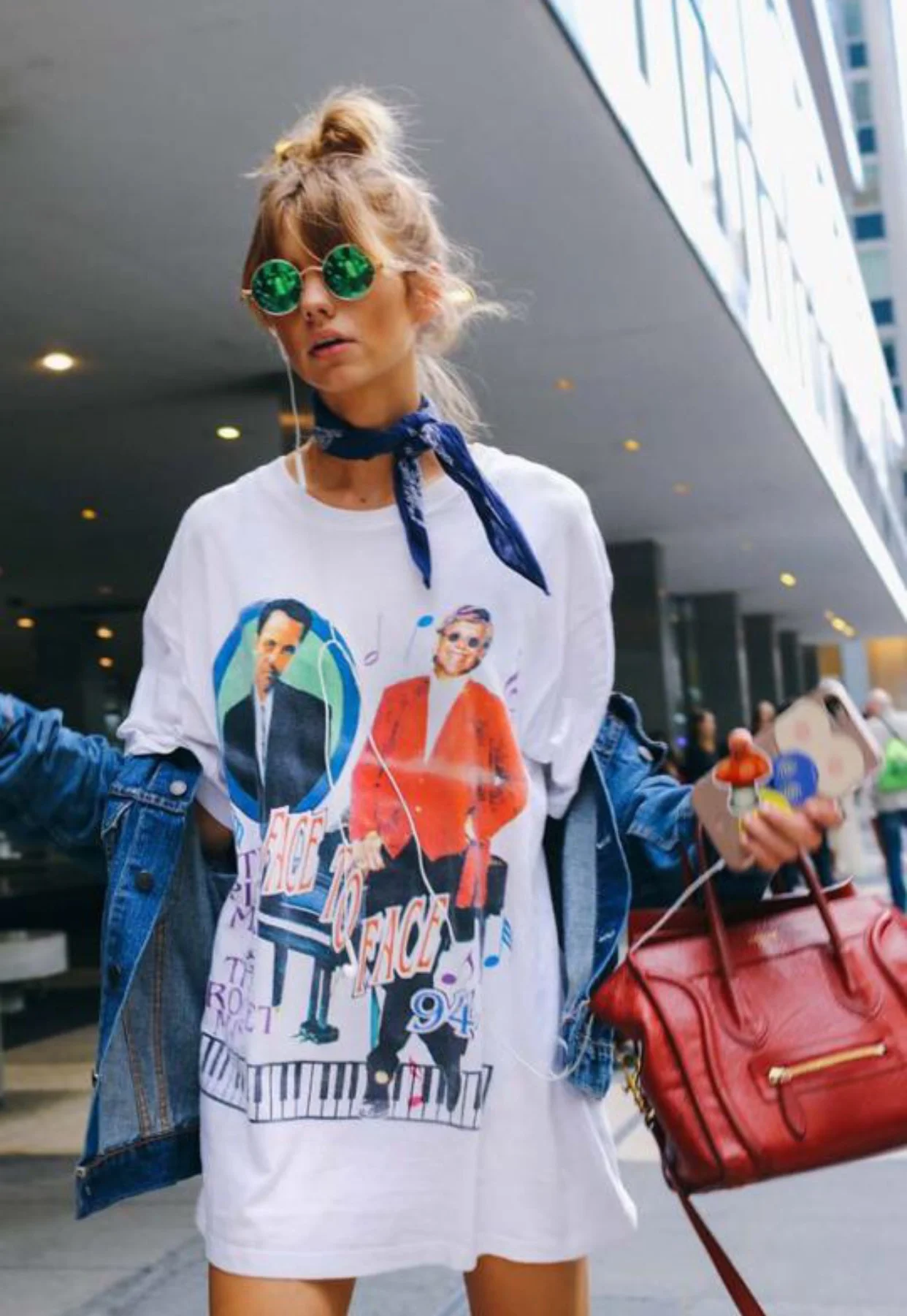 Anonymous & fabulous in vintage tee | classic denim | Celine bag