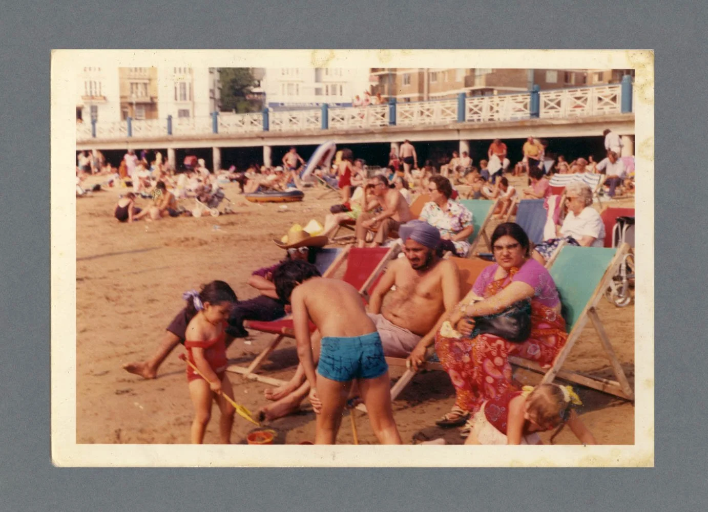 Snapshots on the Shore: Punjabi Families and the Reimagining of British Seaside Culture written by Rianne Samuda MA student at De Montfort and in partnership with Black Country Visual Arts