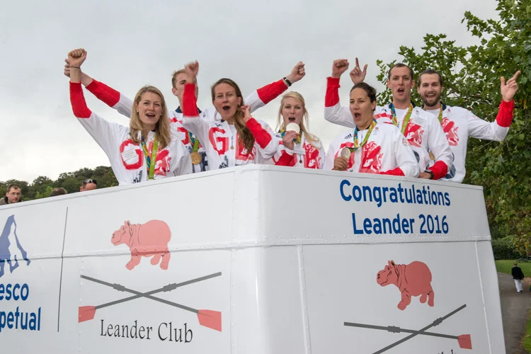 2016_bus_business_leander_03.jpg