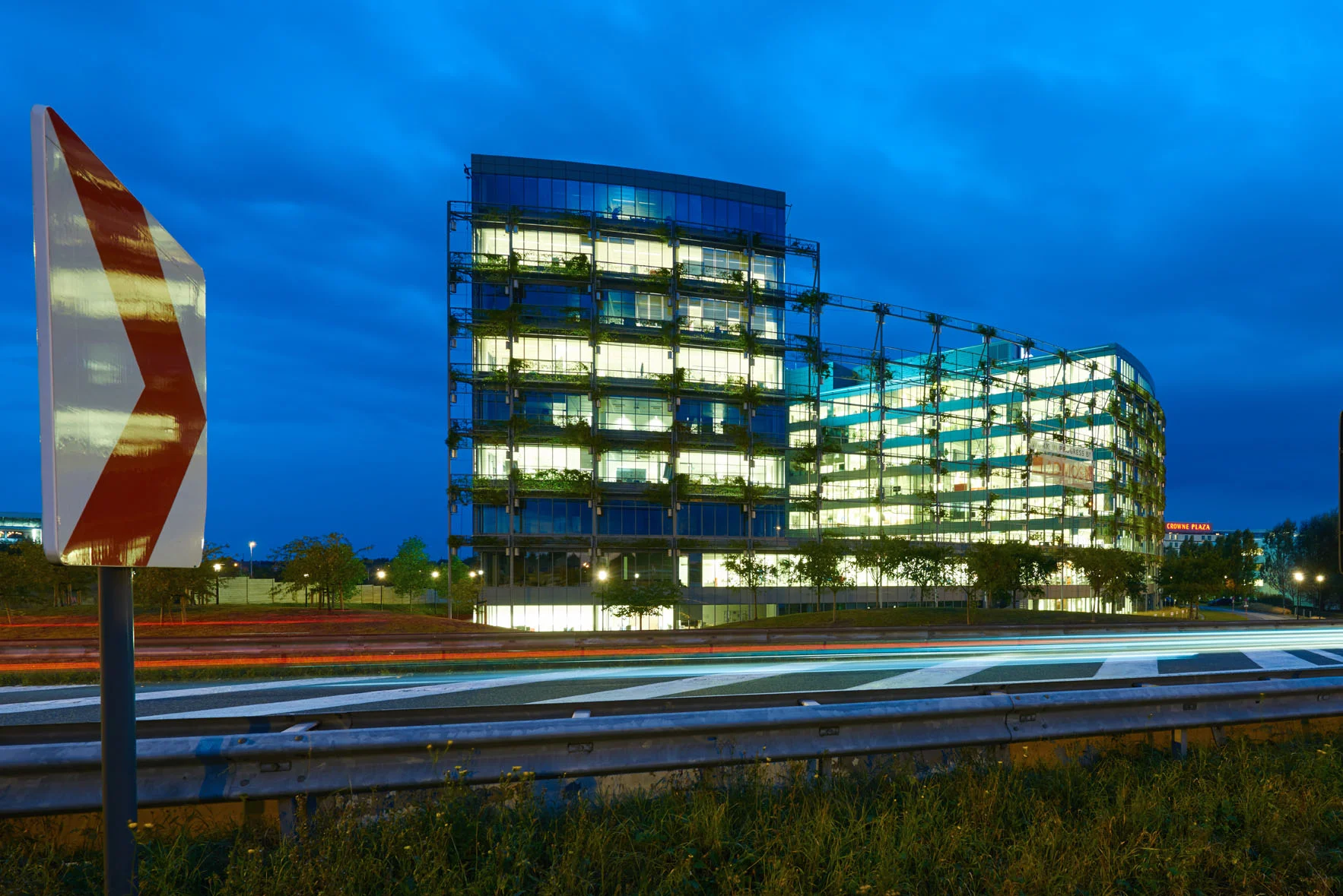 AirportPlaza087.jpg