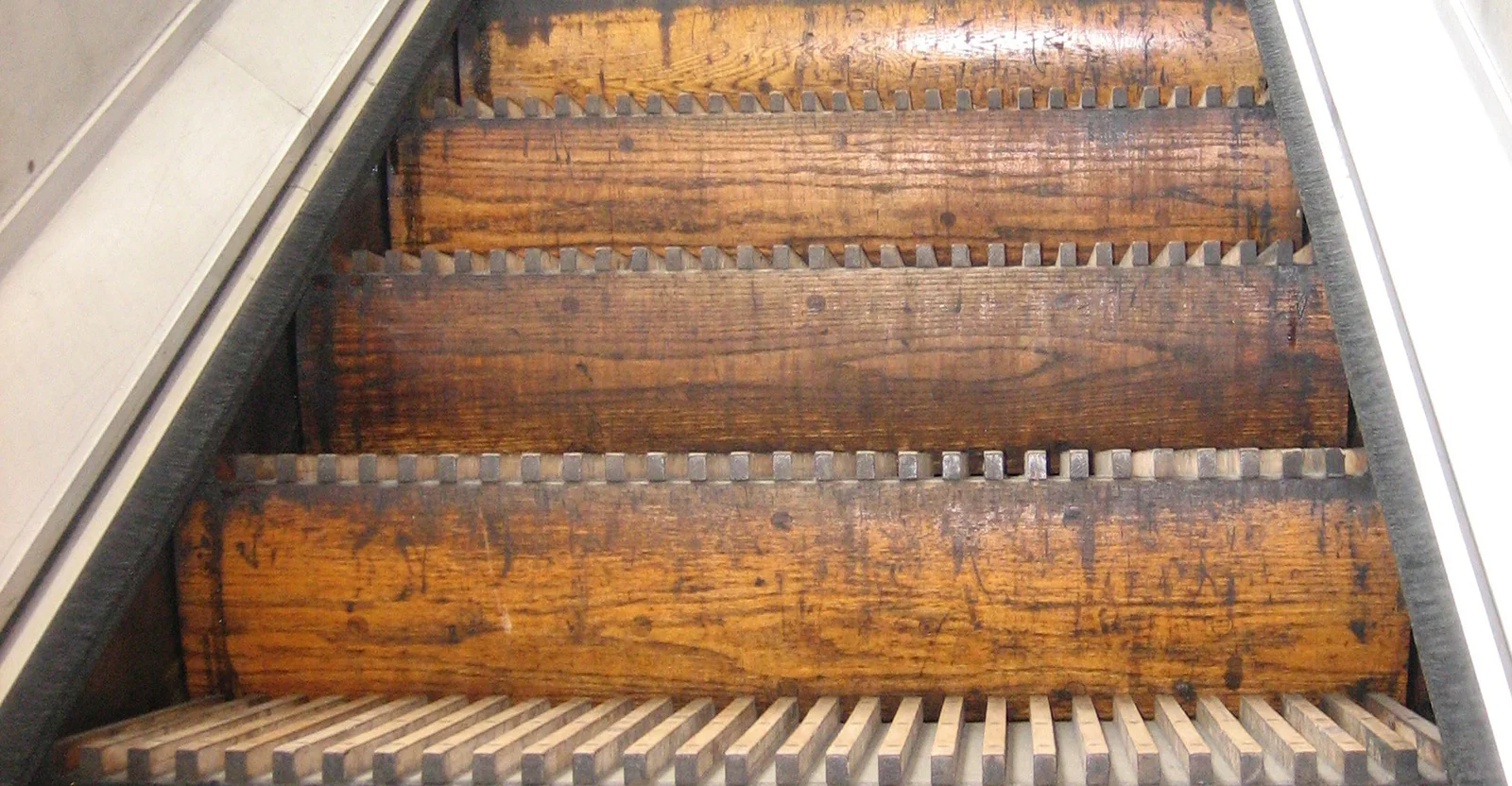 woodenescal.jpg