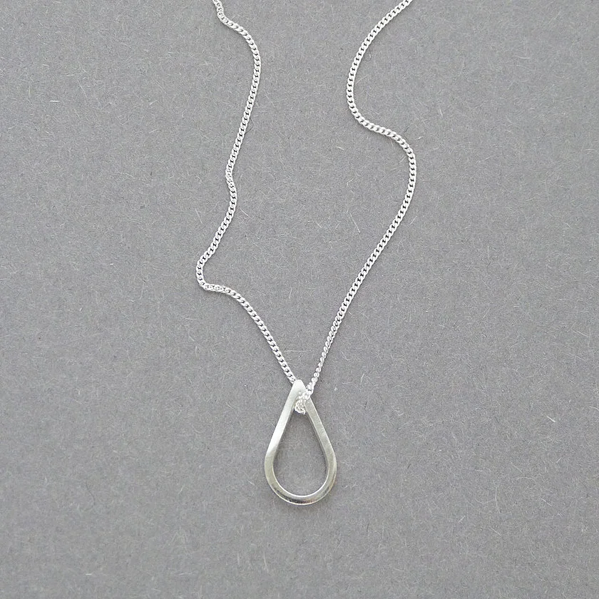 Small Teardrop Minimal Necklace Silver