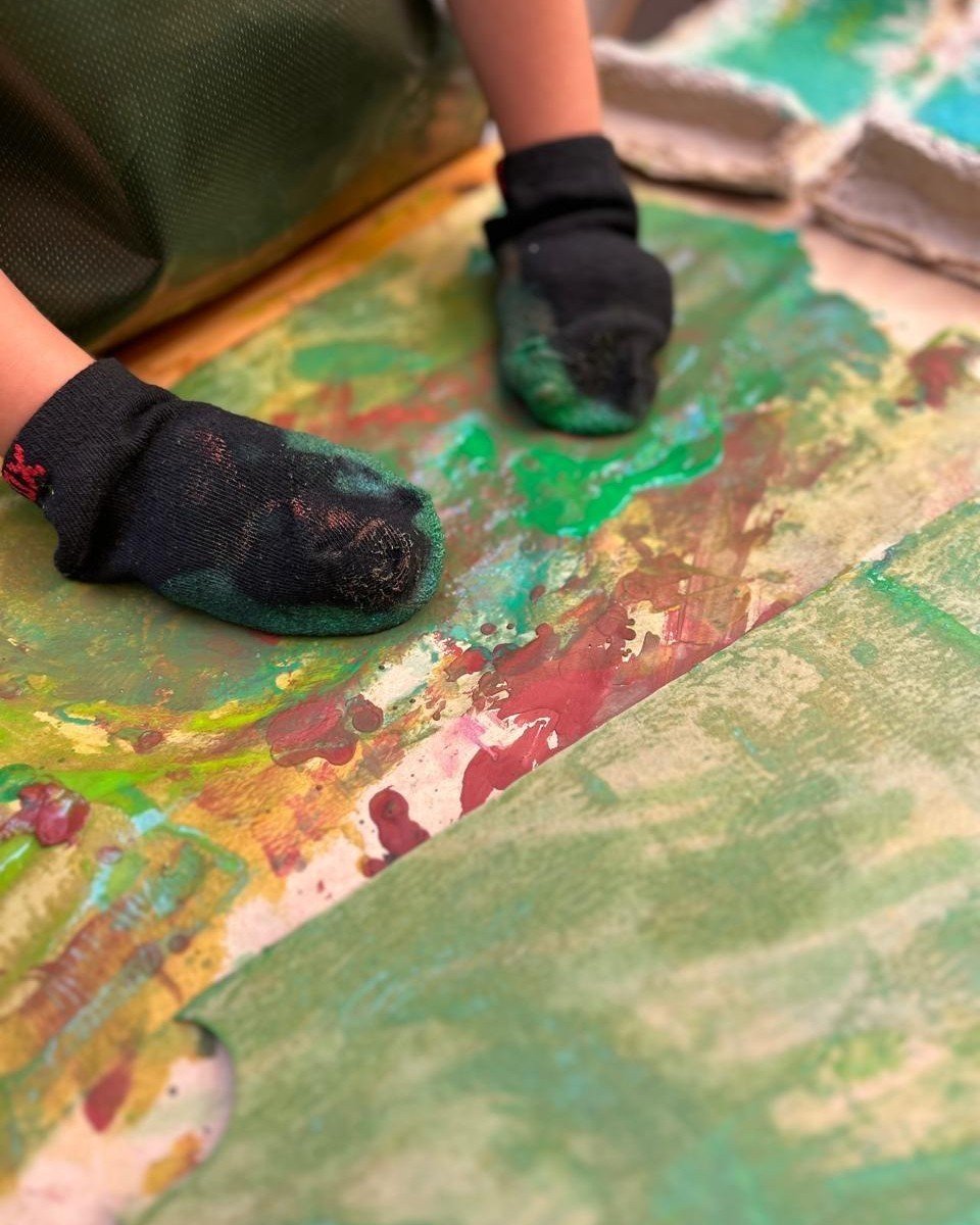 From painting masterpieces with their socks!!!to washing them clean, our little artists are jumping into every step of the process and having loads of fun along the way! 🎨🧦

#inspirephilosophy#learningthroughplay #playbasedlearning  #econursery #ju