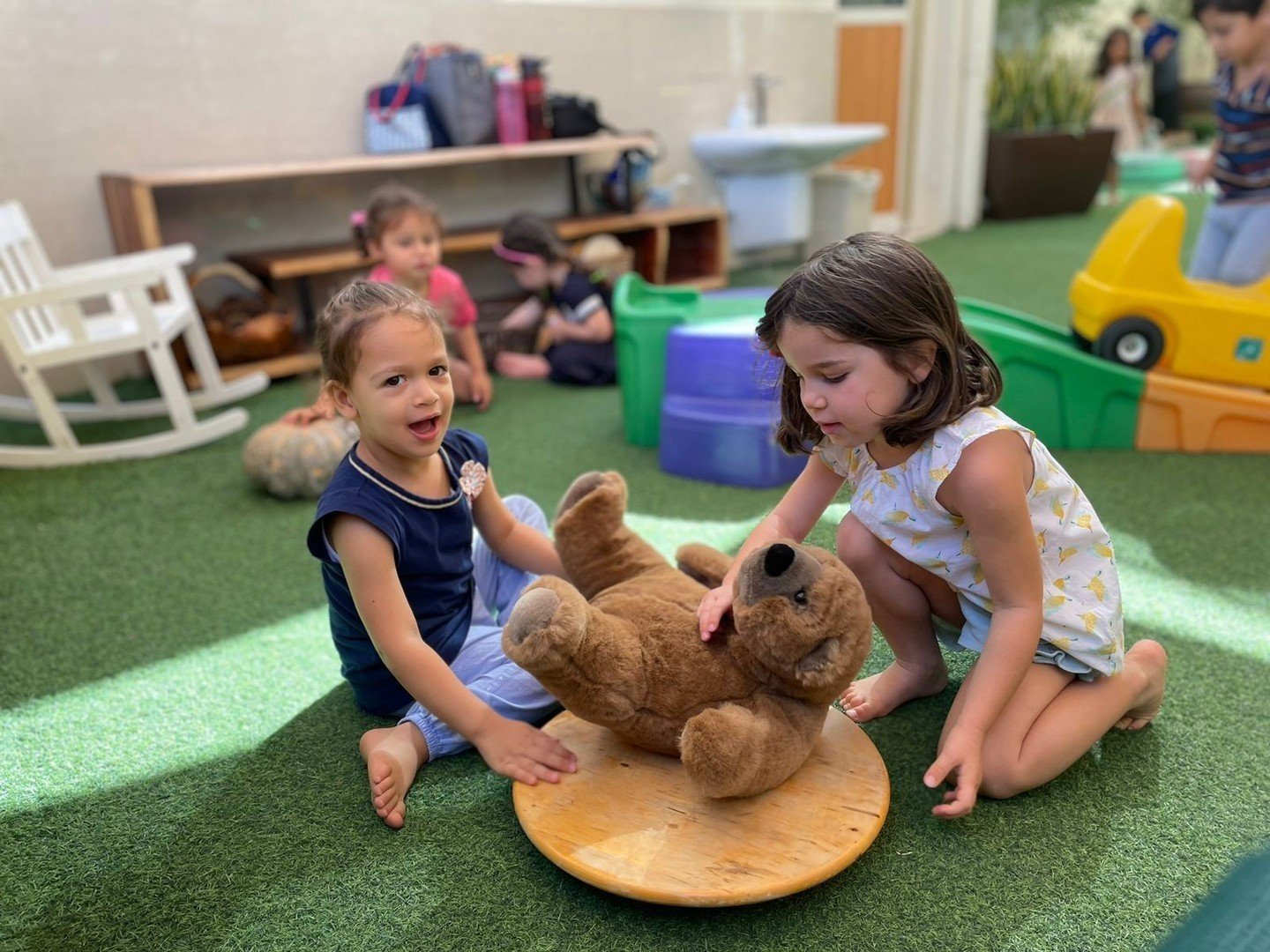 A merry-go-round for a teddy bear! This &lsquo;lazy susan&rsquo; cake stand is used for all sorts of things in Nature Zone&hellip;a truly multi-use resource!⁠
⁠
⁠
⁠
#inspirephilosophy#learningthroughplay #playbasedlearning  #econursery #jumeirah #dub