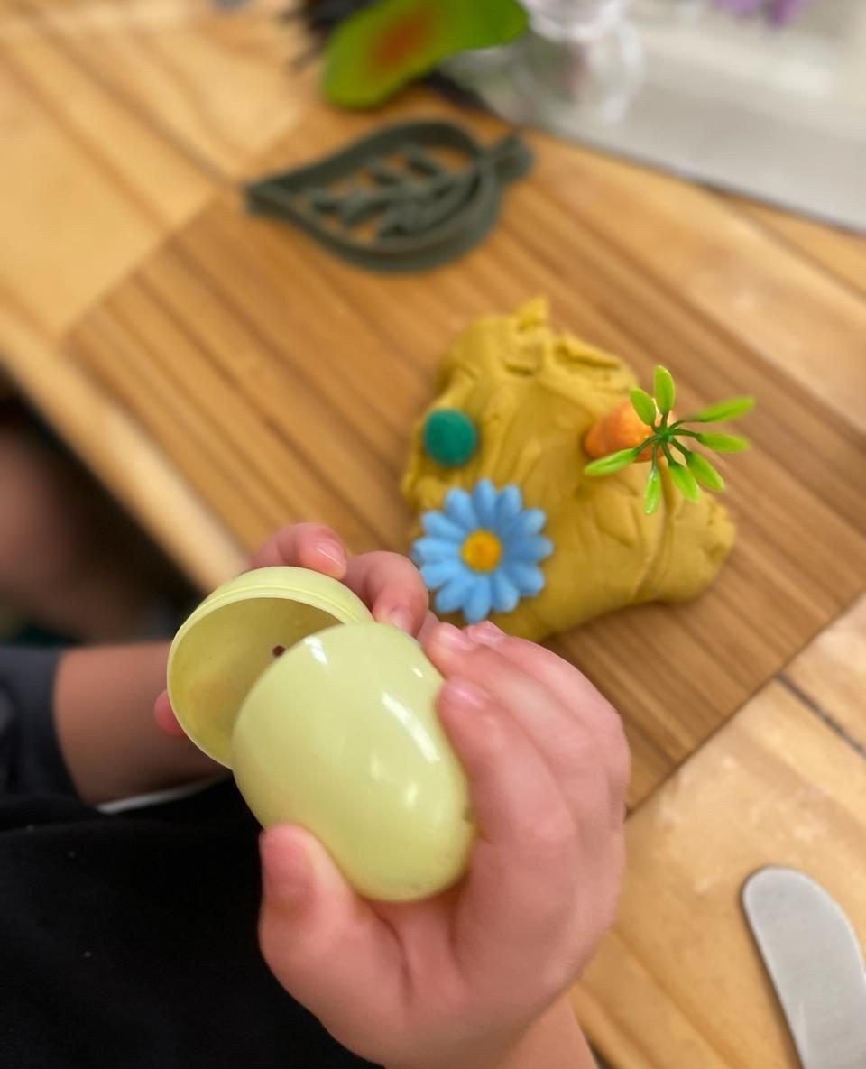 All time favorite play dough offers a sensory experience that is not only great fun, it also helps to develop fine motor skills, encourages imagination supporting children  in a playful way.⁠
⁠
⁠
⁠
#inspirephilosophy#learningthroughplay #playbasedlea