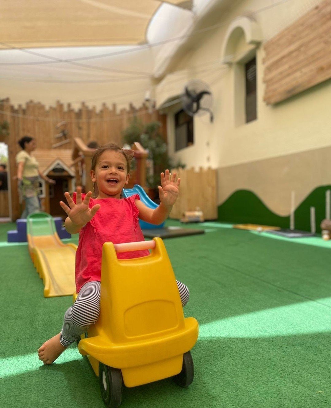 Look! No hands! This rollercoaster just never gets old! It&rsquo;s a favorite among all age groups: from the toddlers all the way up to the FS1 children!⁠
⁠
⁠
#inspirephilosophy#learningthroughplay #playbasedlearning  #econursery #jumeirah #dubaitag 