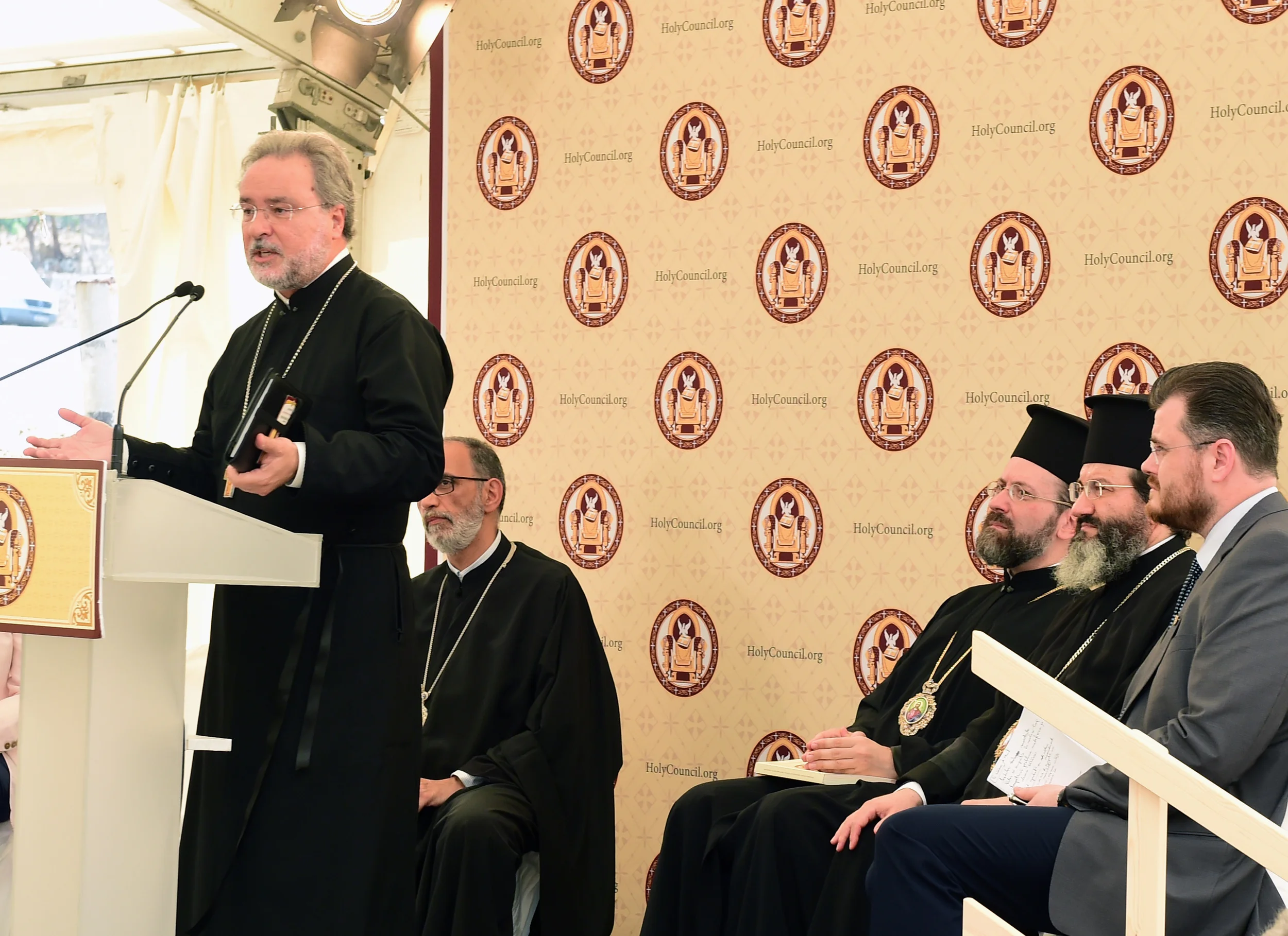 Fr. John Chryssavgis, Spokesperson of the Ecumenical Patriarchate, addresses questions during the Press Briefing. PHOTOS: © DIMITRIOS PANAGOS.