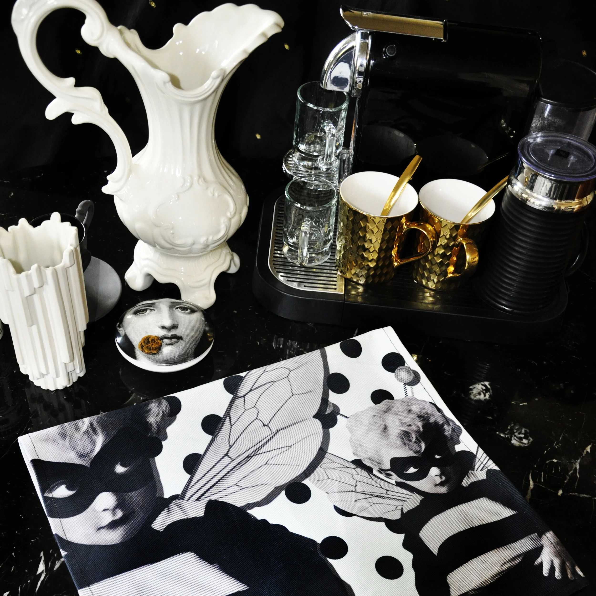 TEATOWEL_PARADISMAISON_BEE_SPOTS_BW6.jpg