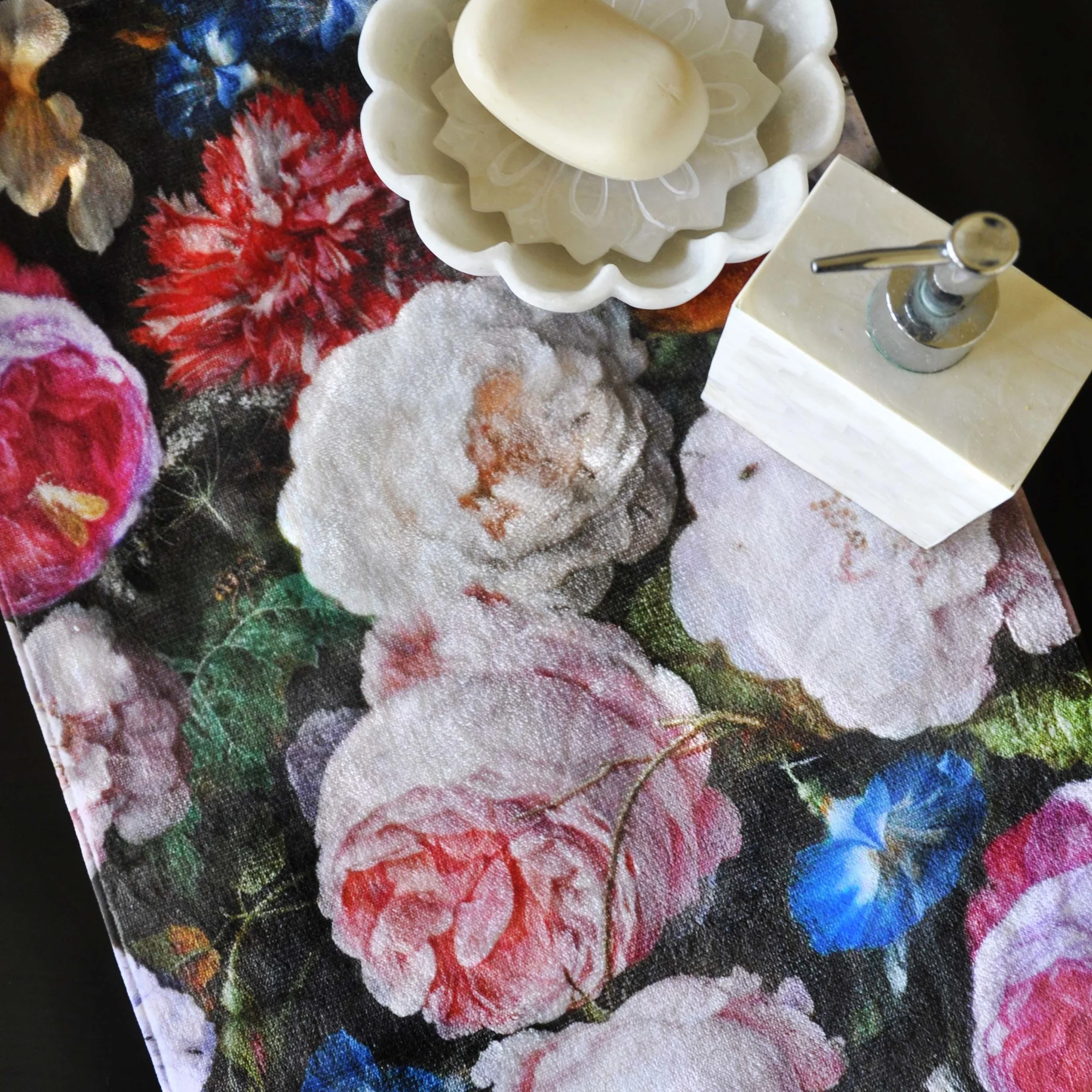 STILL_LIFE_TOWEL_PARADISMAISON_SQ.jpg