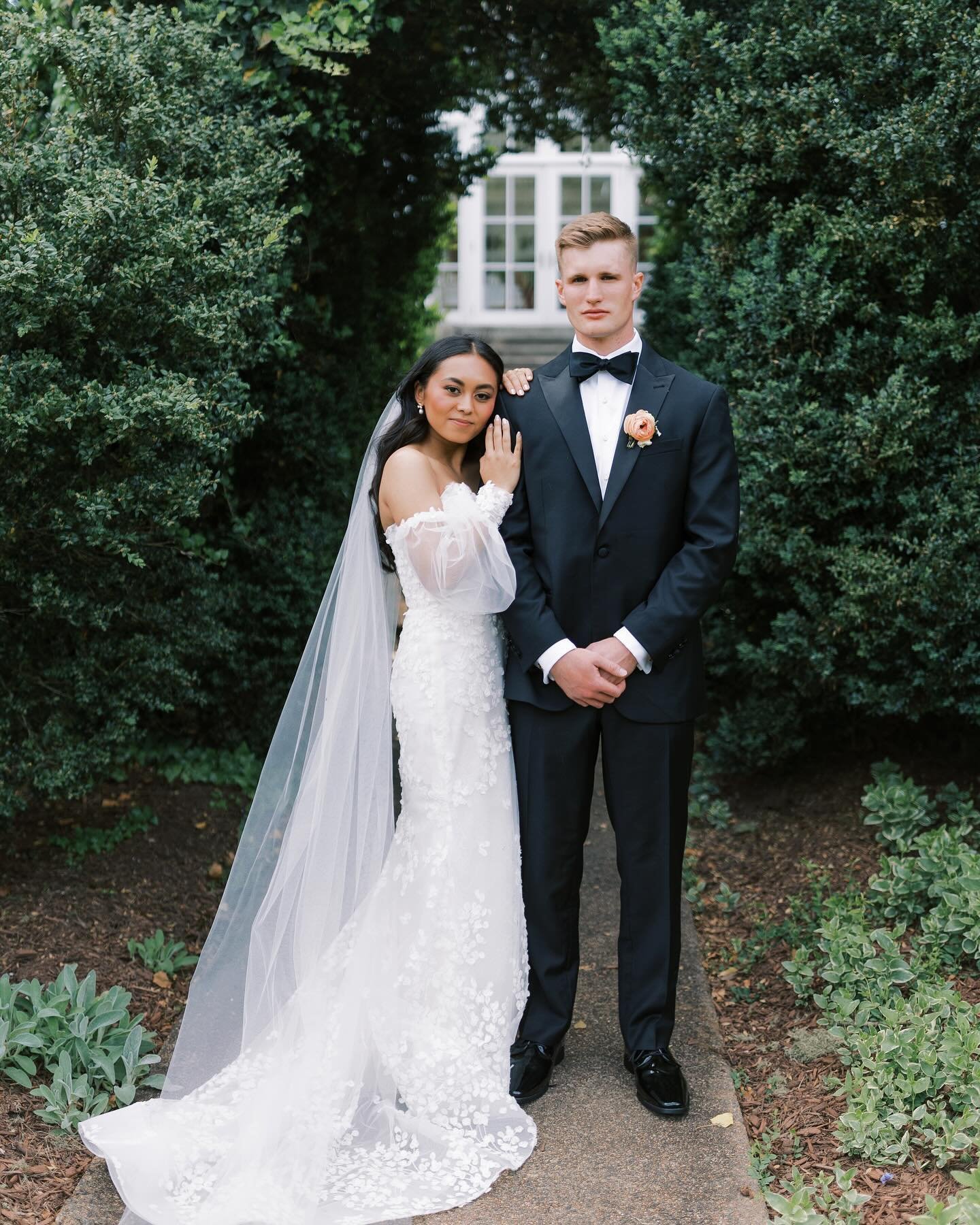 What an honor to have M &amp; J&rsquo;s wedding featured in Virginia Bride magazine! Reflecting on that day fills my heart with joy. Everything about the celebration, from the beautiful couple to the talented vendors and stunning floral arrangements.