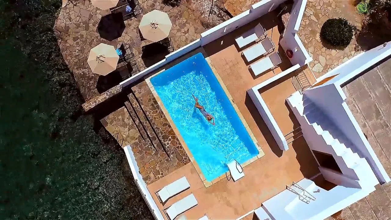 15 SEC VIDEO FOR INSTAGRAM ROCHELLE FOX IN THE PRESIDENTIAL SUITE OF THE MINOS BEACH ART HOTEL IN AGIOS NIKOLAOS ON CRETE