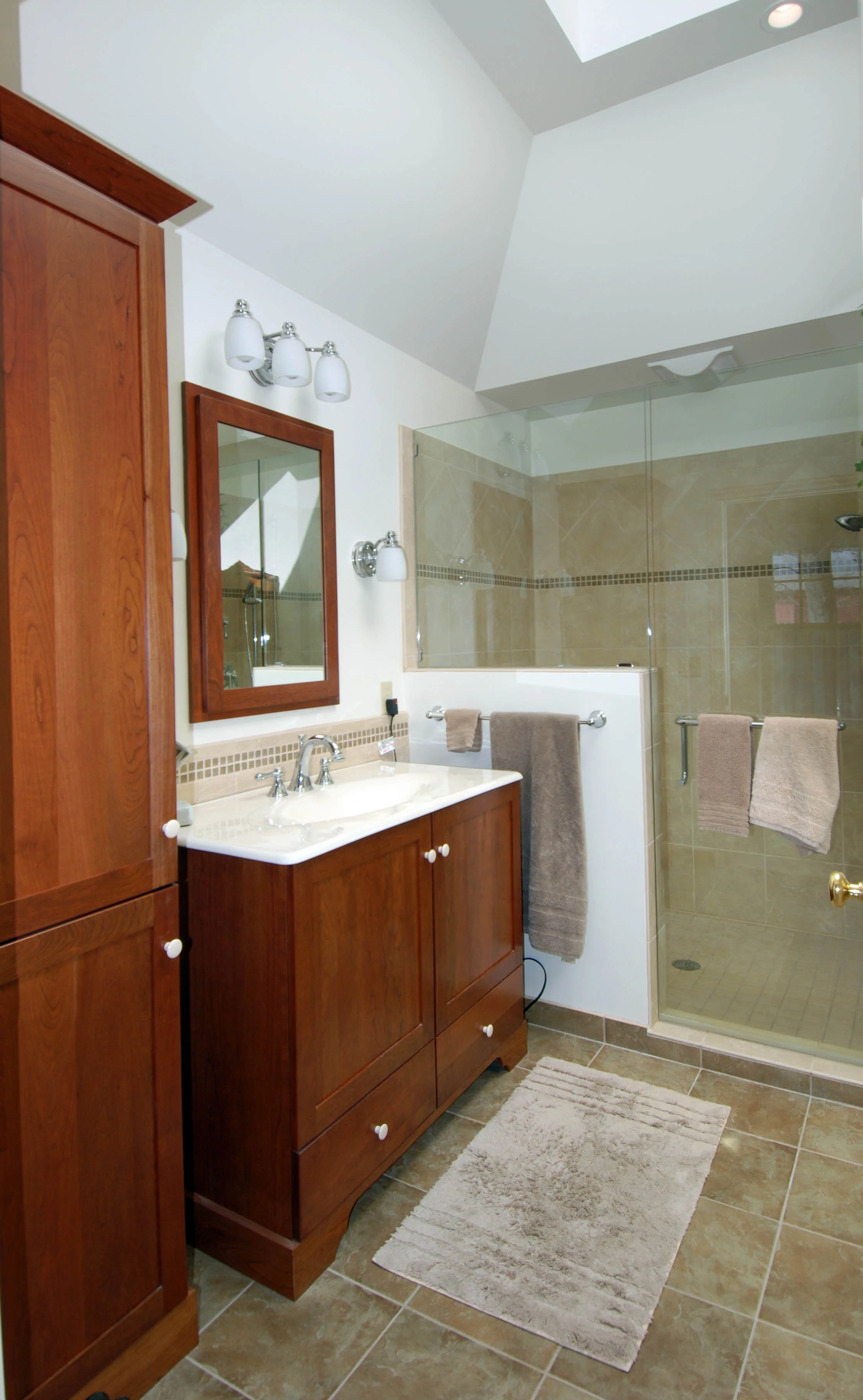 Traditional Farmhouse Master Bathroom