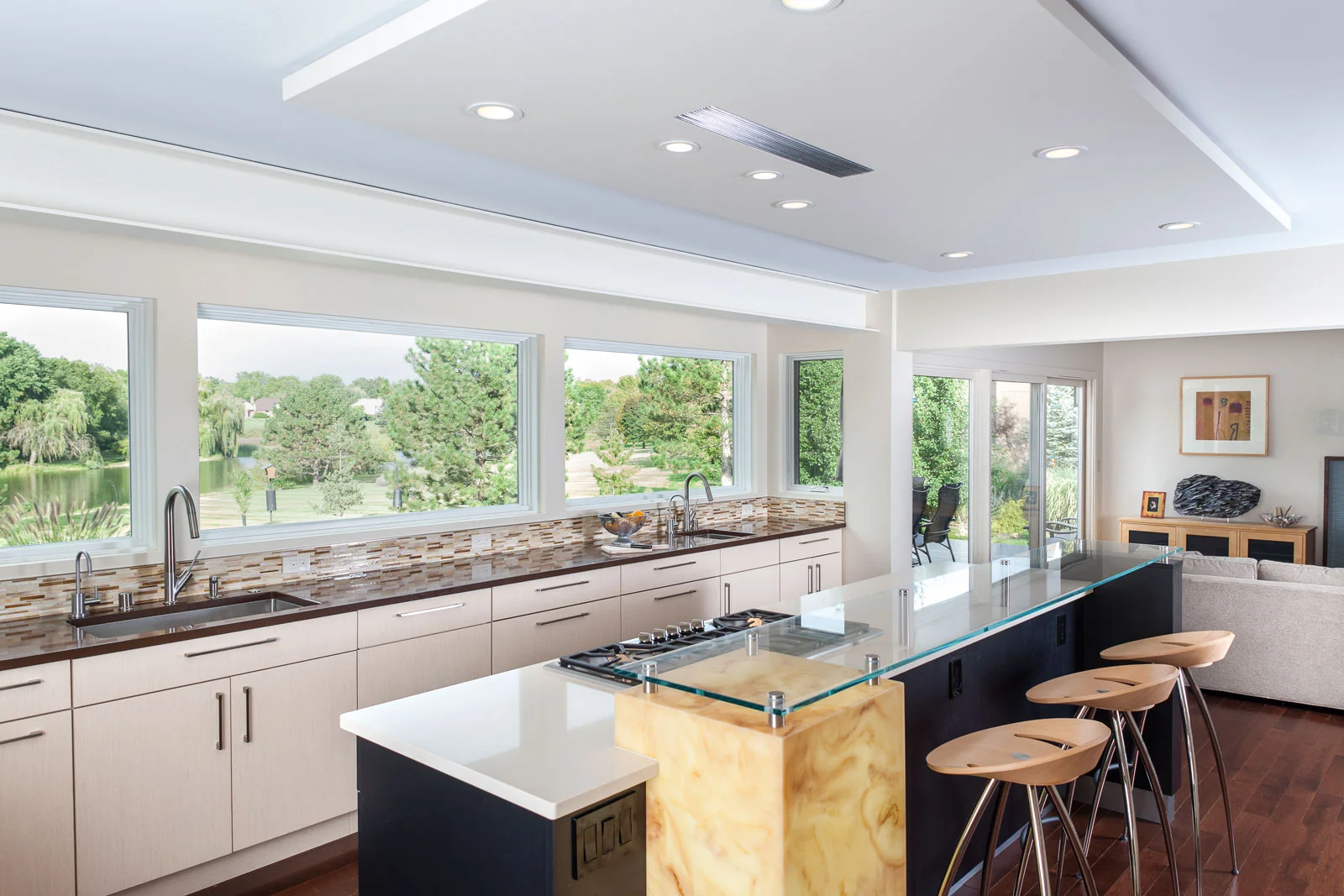 contemporary-kitchen-natural-light-5.jpg