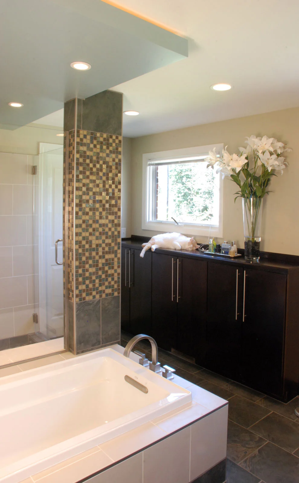 clean-contrasting-master-bath-3.jpg
