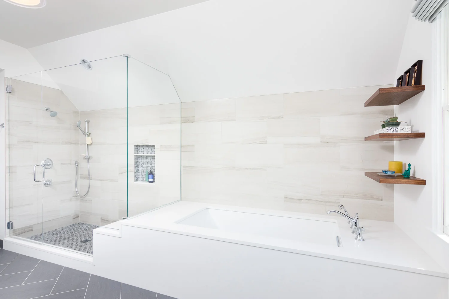 Advice on Master Bath Remodeling With a Doorless Shower Design