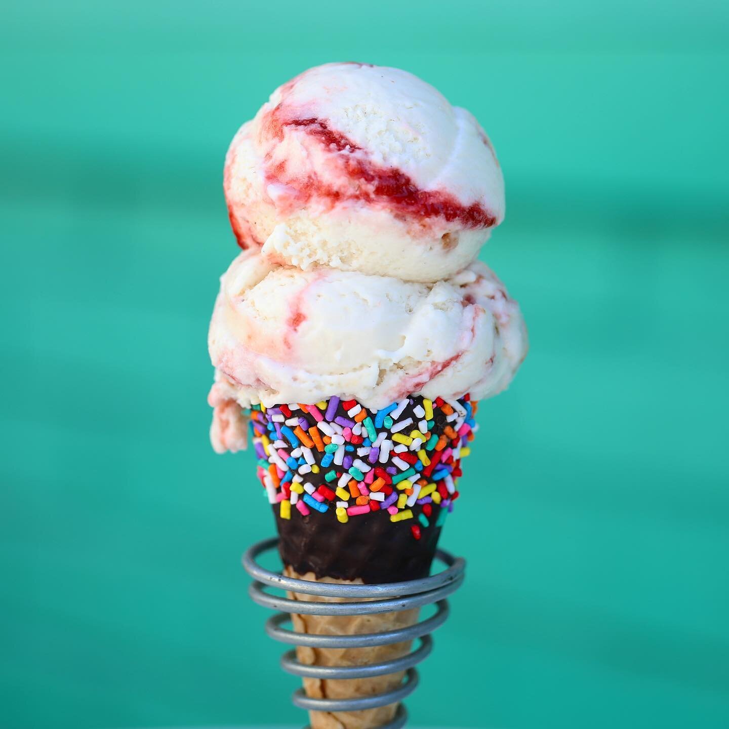 2 New Homemade flavors for April!!
&ndash;
🍰 Vegan Strawberry Shortcake Ice Cream: Vegan vanilla ice cream w/ swirls of strawberry jam &amp; strawberry shortcake crumble
&ndash;
🥕 Carrot Cake Ice Cream: Spiced carrot cake ice cream w/ creamcheese s