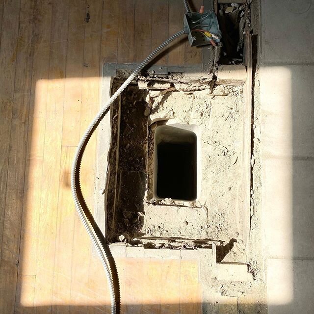 Big hole in our floor now. Bye bye chimney! 👋🏼 We&rsquo;re trying not to trip.

#renovation #reno #homedesign #remodel