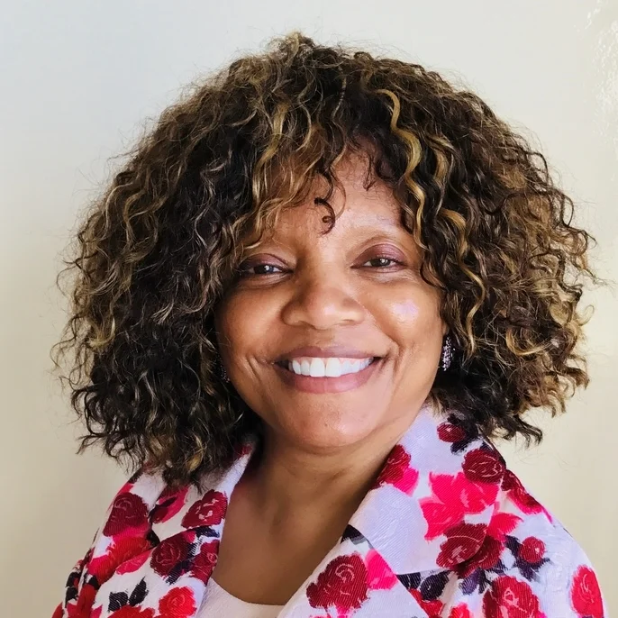 Linda Calhoun_headshot.jpg