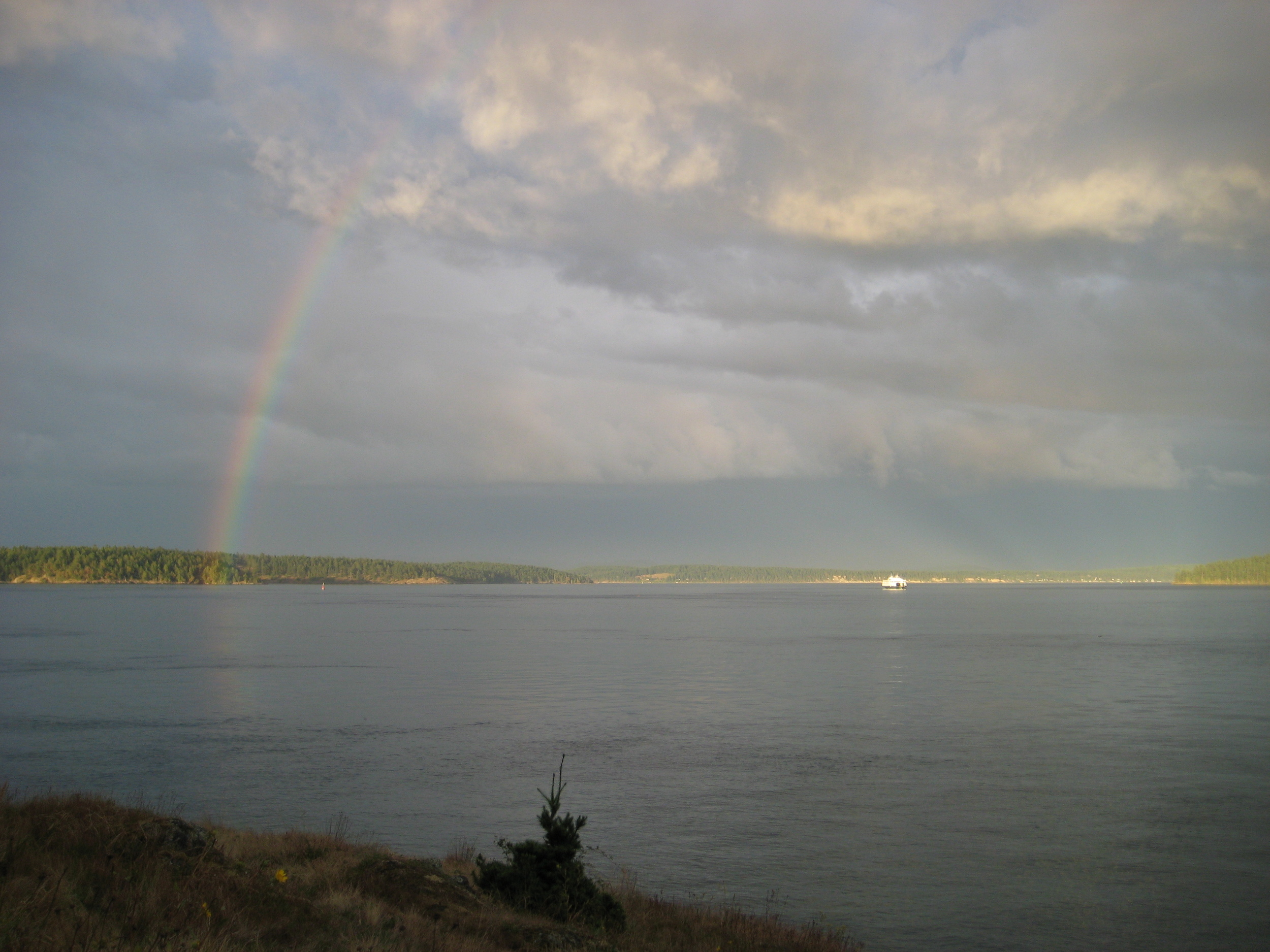 20120722_FHL_ViewFromAptPoint_RainbowIntoWaterFerry.JPG