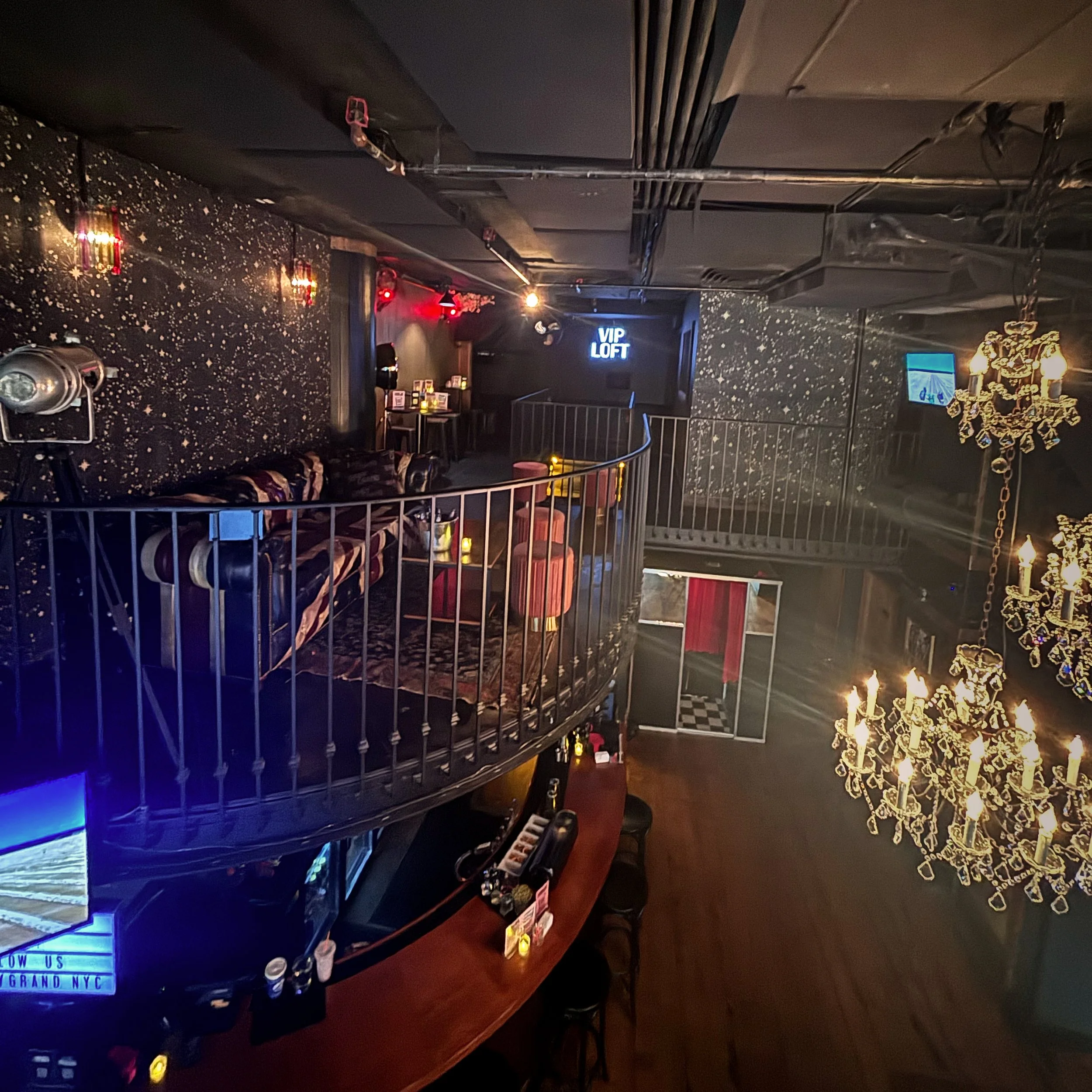 bookNow_LES_loft_square_01.jpg
