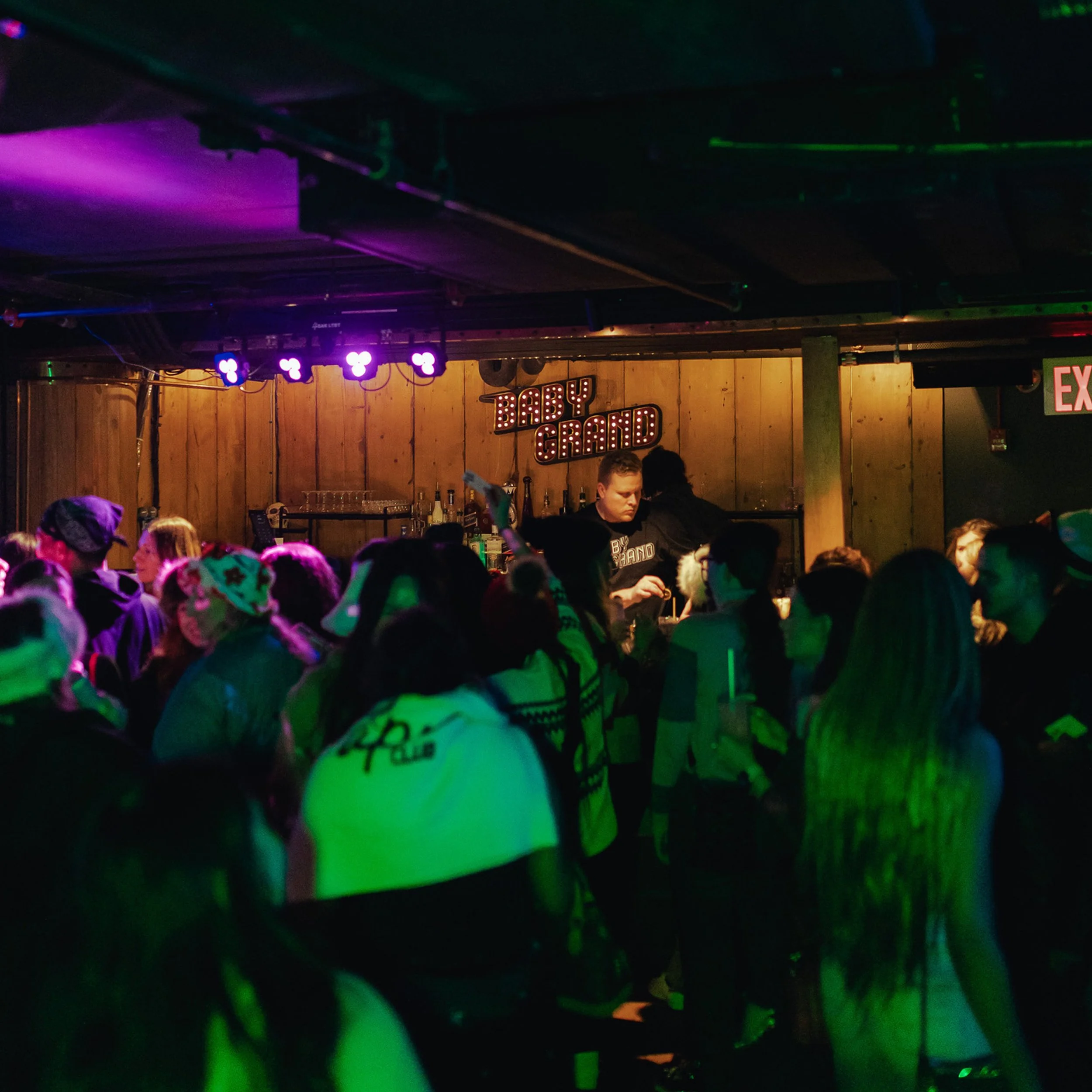 bookNow_LES_lounge_04.jpg