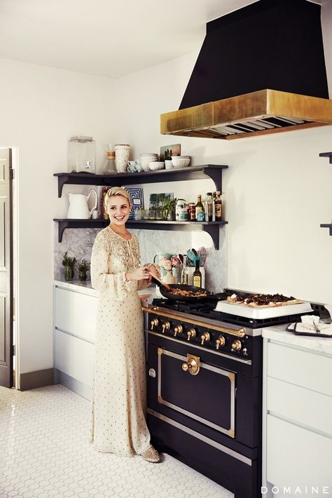actress Dianna Agron's kitchen and a beautiful garden party featured on domaine 