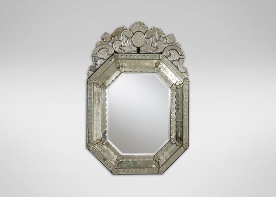 great finish and shape to this mirror yet it's new 