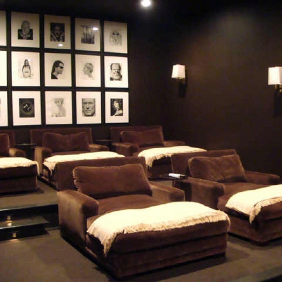 I'm not sure i'd ever make it up to bed if i had a room like this. Simple elegance 
