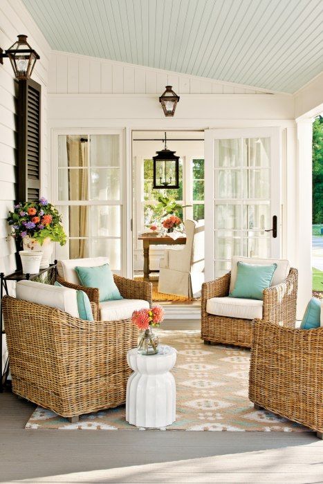 in case you couldn't tell, lanterns are big right now ;) You gotta click this link and see what this house originally looked like. get ready to be blown away 