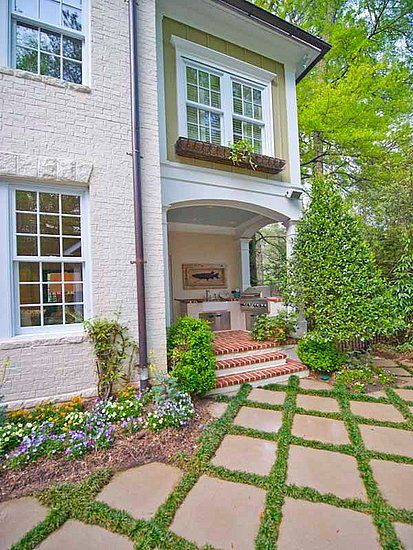 Between an outside kitchen and the pavers with grass, I'm sold !!