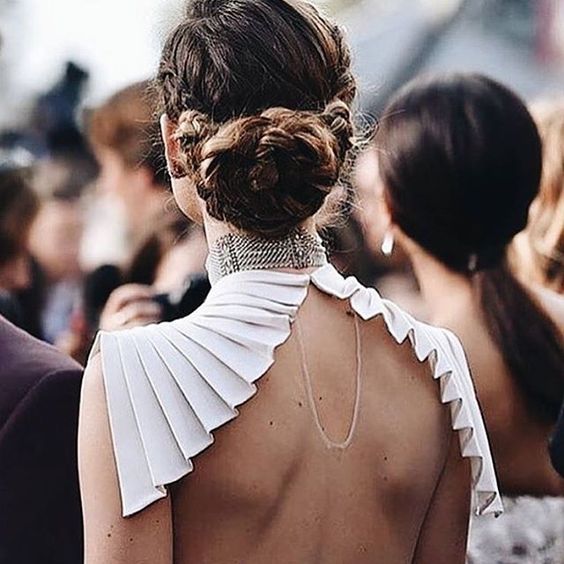 This SCREAMS me!!! Brad, can we get married again so I can wear something like this . Y'all know, it's all about the dress, then the ring, then maybe the groom. 