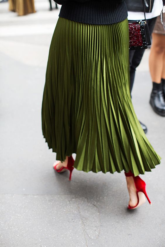 I don't love the ribbed top with the pleated skirt, but put a black, smooth fitted top and you've got your holiday outfit 