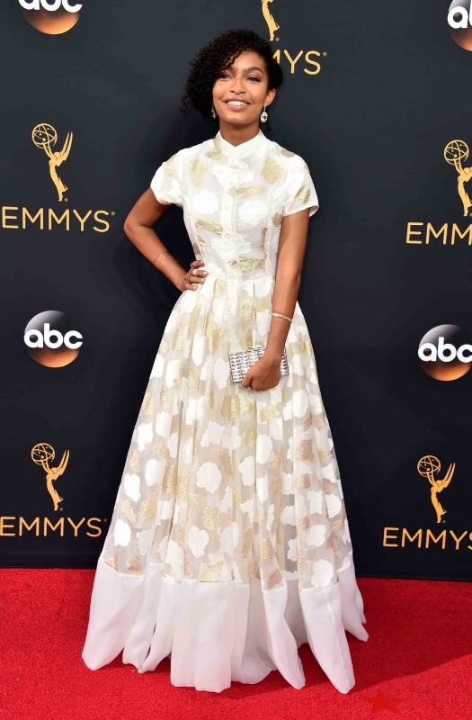 Yara Shahidi in Clara Rotescu