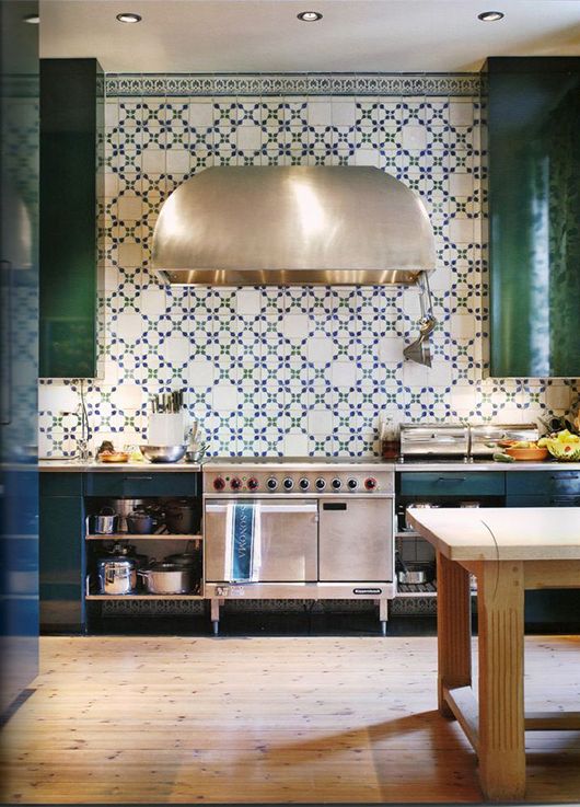 Ok, Ok, green lacquered cabinets and that backsplash?! The backsplash kinda reminds me of an updated diner. 