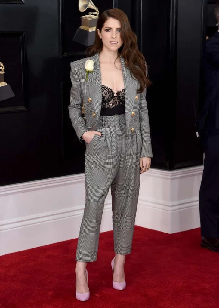 Anna Kendrick in a balmain suit and lace bodice. I'm a big fan of balmain dresses but have never seen one of their suits. But now that I've seen this I can't wait to see more! 