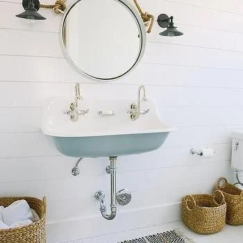another subtle nautical bathroom. I'm really digging the rope mirror and lights. 