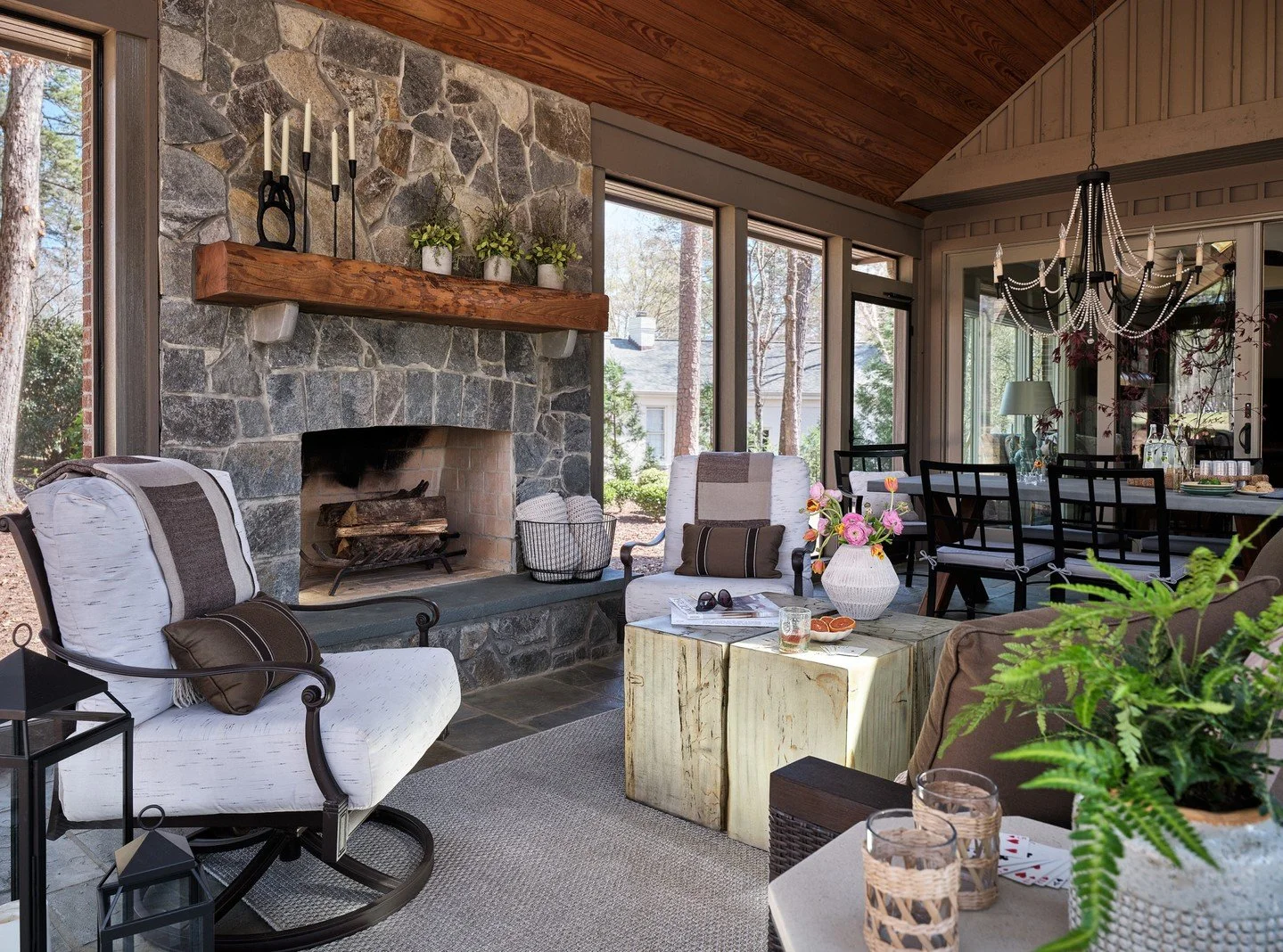 When temperatures drop and rain falls, who wouldn't want a beautifully designed patio?! Perfect for cozying up to a fire with a good book and delicious snack.
.
.
.
#tuckerdonnellydesign #charlottedesigners #interiordesigninspiration #interiordesignc