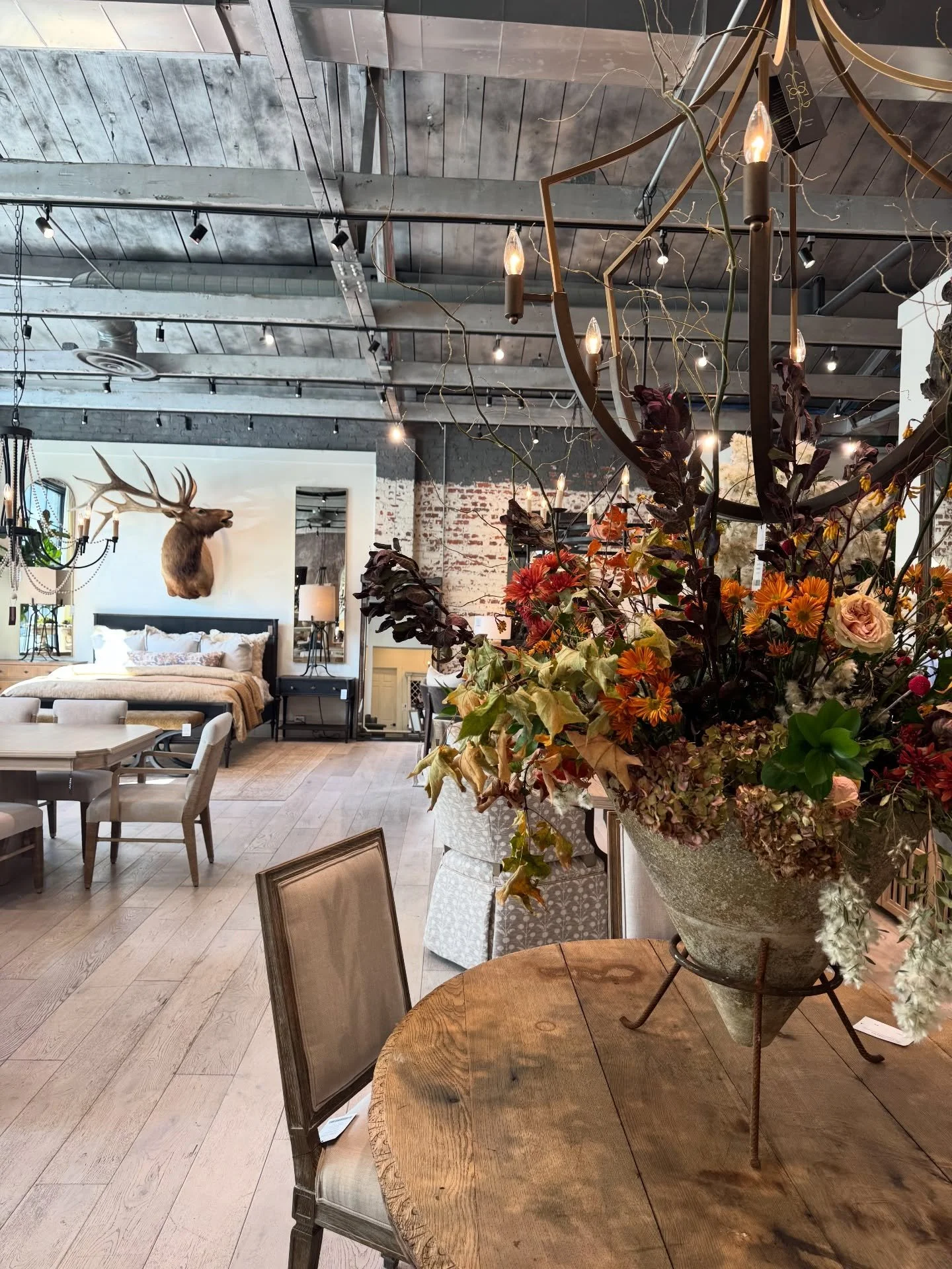 Gathering spots matter&hellip; especially today. Here&rsquo;s to cozy corners, full plates, and rooms that look better than my cooking. Happy Thanksgiving! 🍁✨&rdquo;
.
.
.
.
.
#tuckerdonnellydesign #charlottedesigners #interiordesigninspiration #int